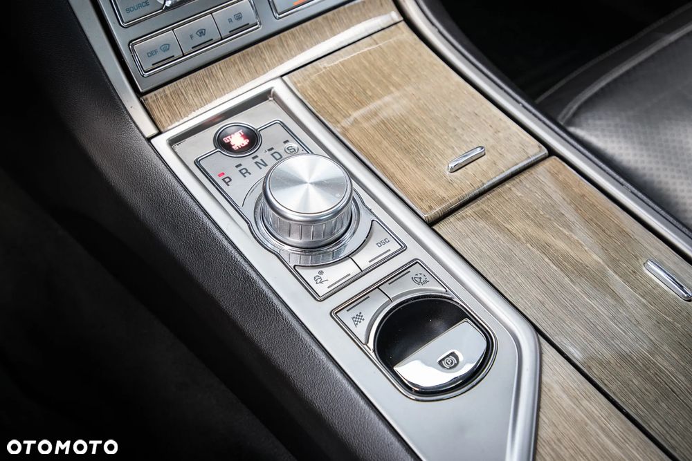 Jaguar XF 4.2 Super V8 - 18