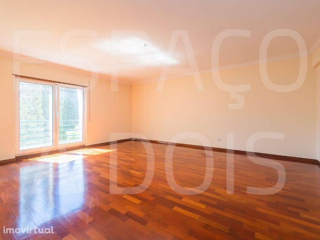 T2 em Soalheiro e em Óptimo Estado de Conservação; COZINHA TOTALMEN... - Grande imagem: 2/49