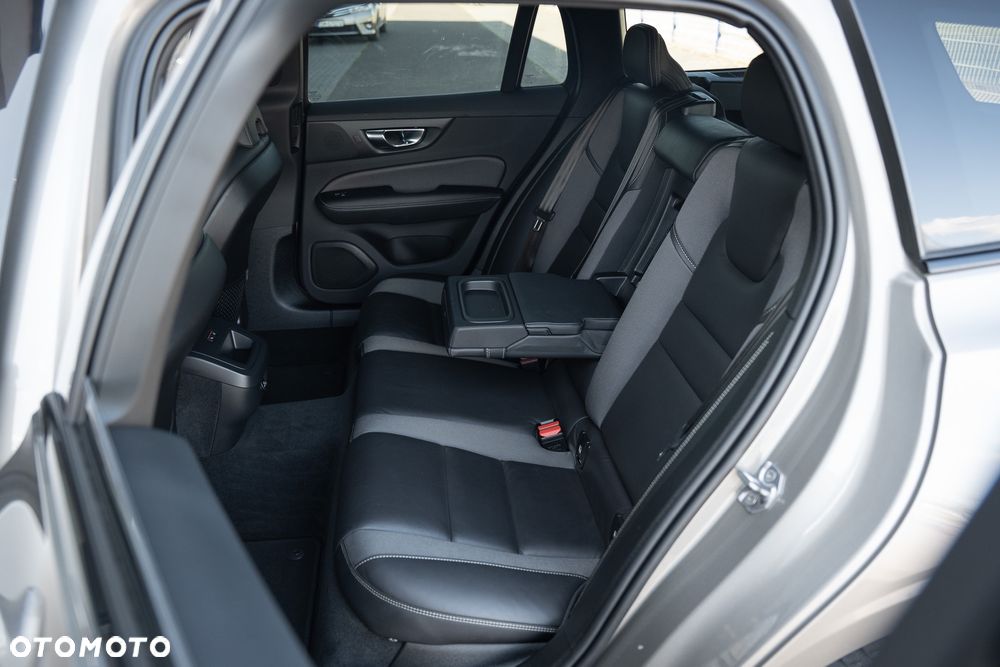 Volvo V60 T5 Geartronic R-Design - 32