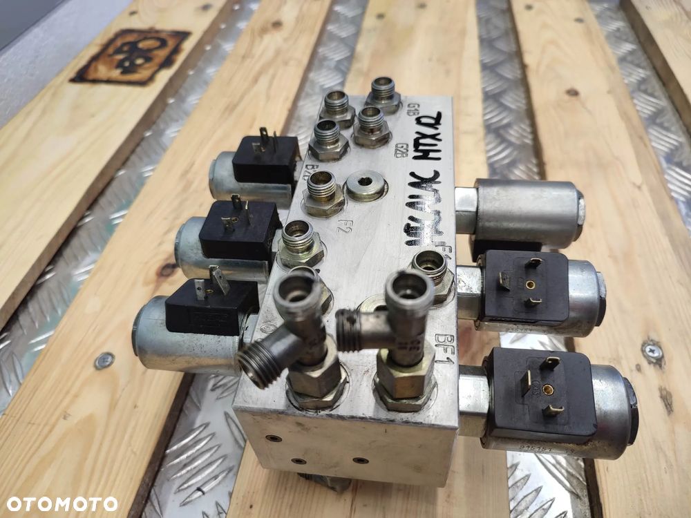 Blok hydrauliczny Mecalac MTX 12 (6090199 VMF) - 5