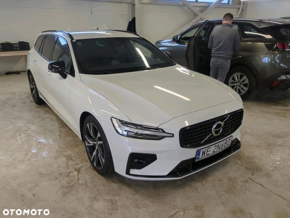 Volvo V60 B3 B R-Design - 3