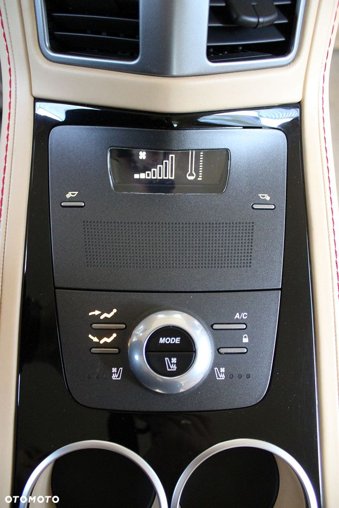 Aston Martin Rapide S - 23