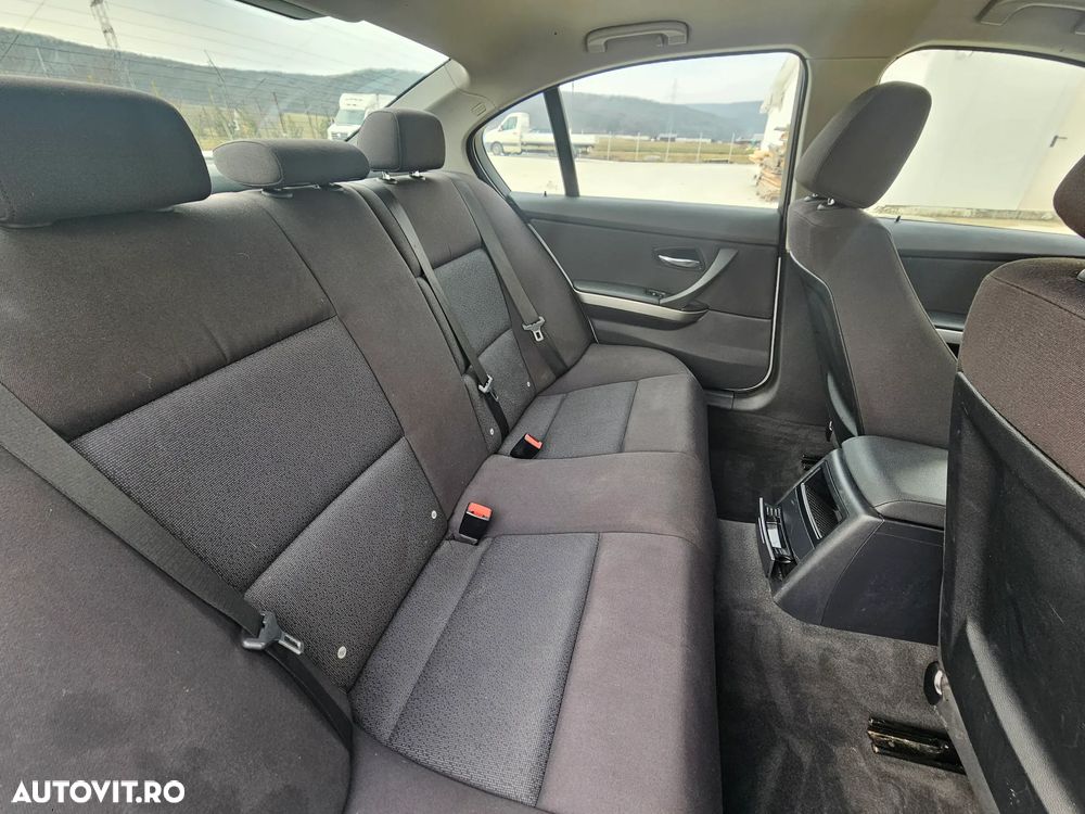 BMW Seria 3 318d DPF Edition Lifestyle - 17