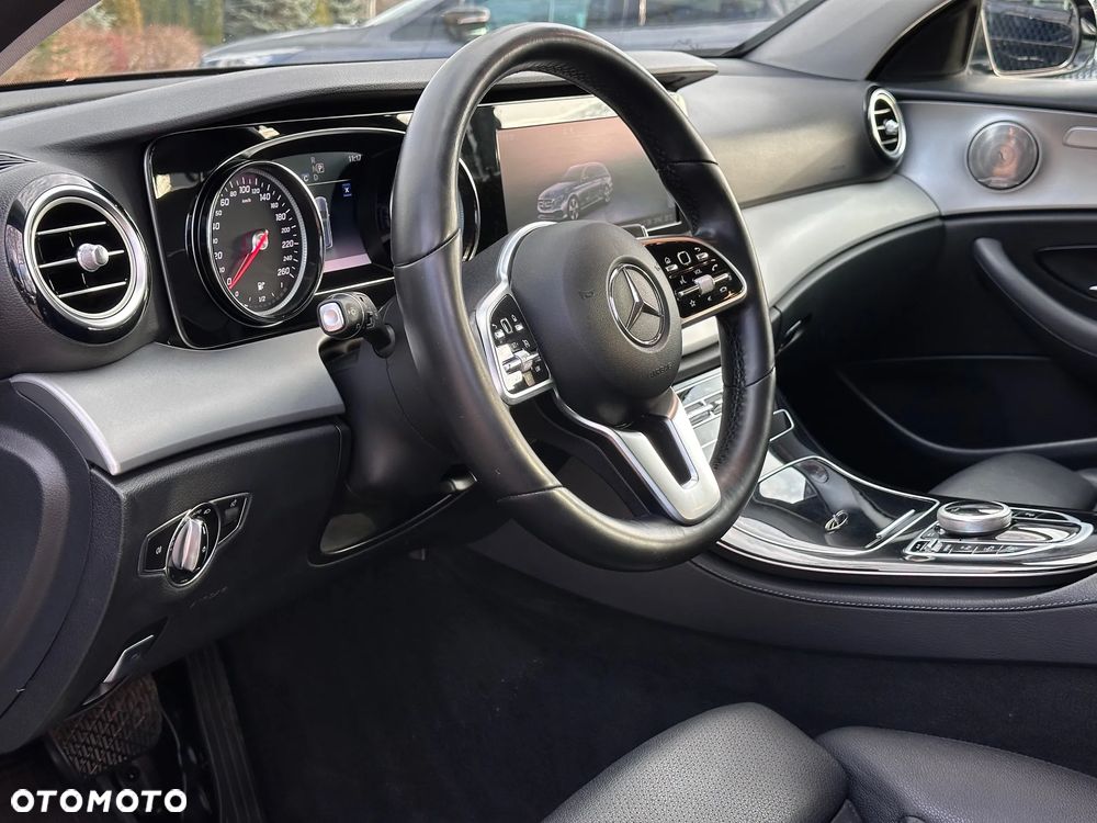 Mercedes-Benz Klasa E 200 d 9G-TRONIC - 19