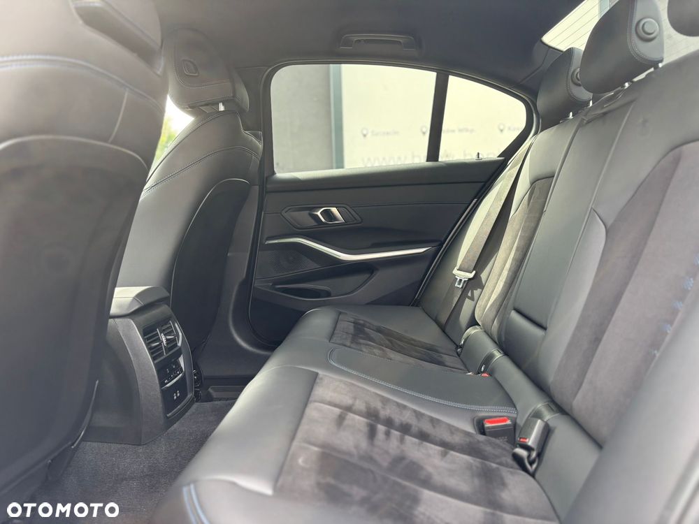 BMW Seria 3 320i xDrive M Sport - 22