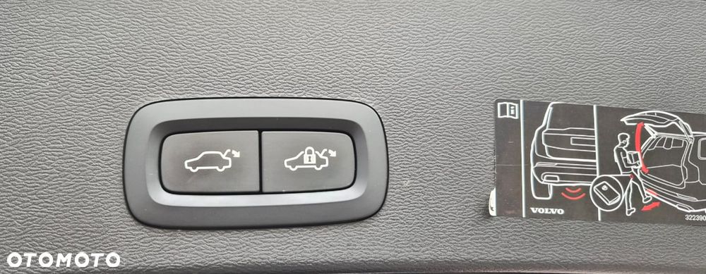 Volvo XC 40 T3 Geartronic Momentum Pro - 39