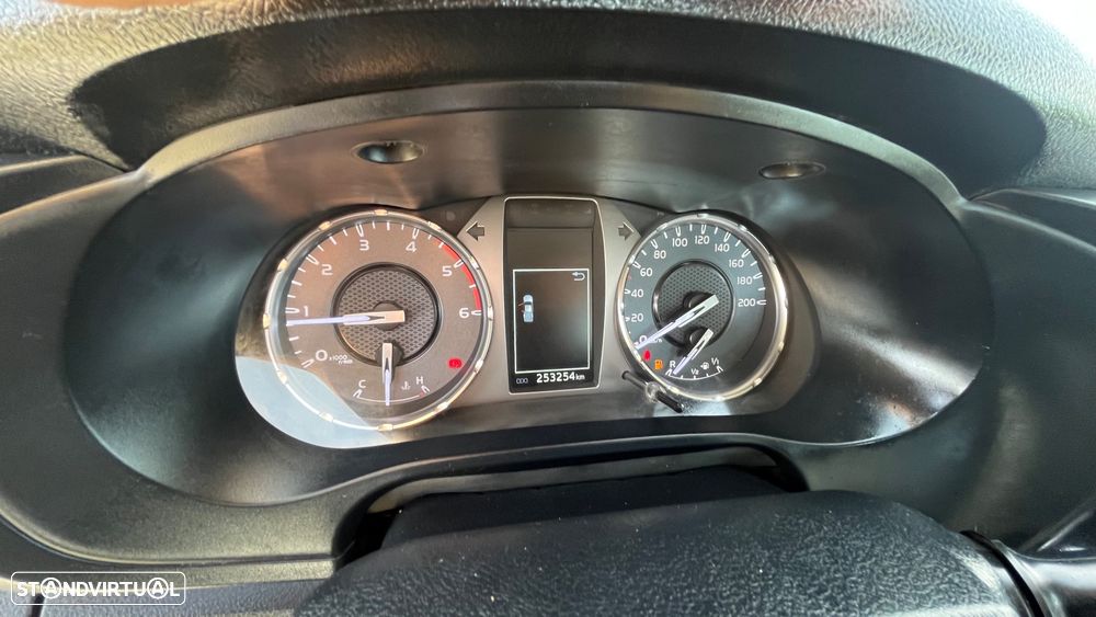 Toyota Hilux 2.4 - 7