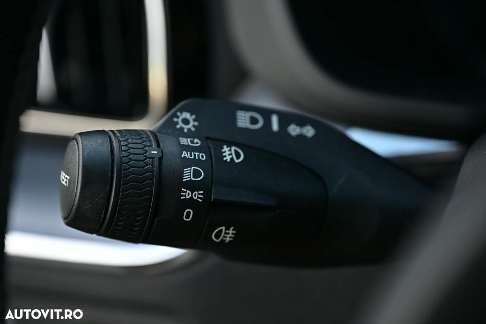 Volvo XC 60 B4 D AWD Geartronic Momentum - 32