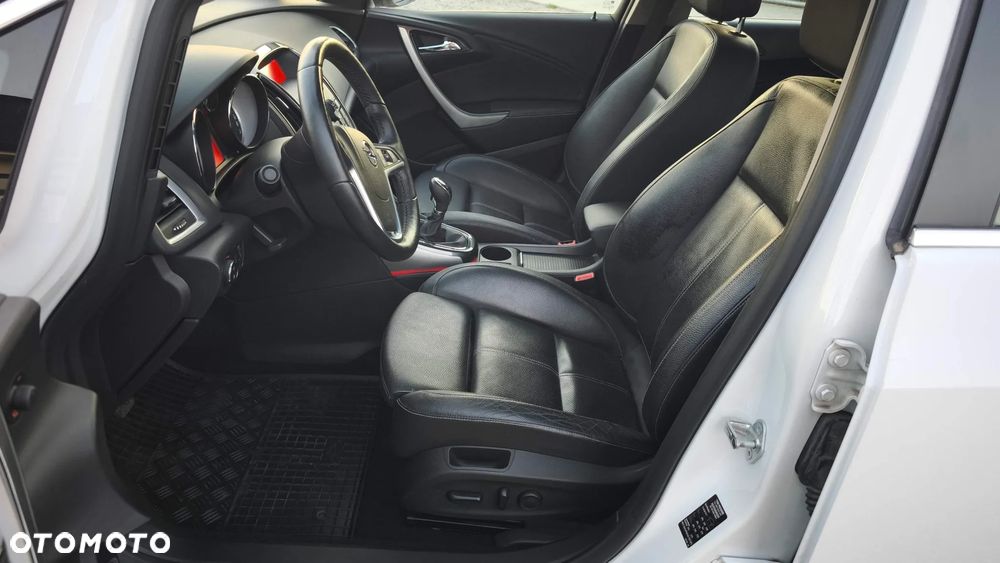 Opel Astra 1.4 T Cosmo S&S - 9