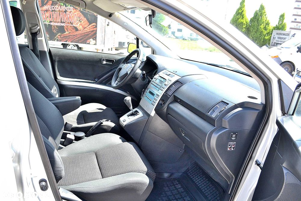 Toyota Corolla Verso - 5