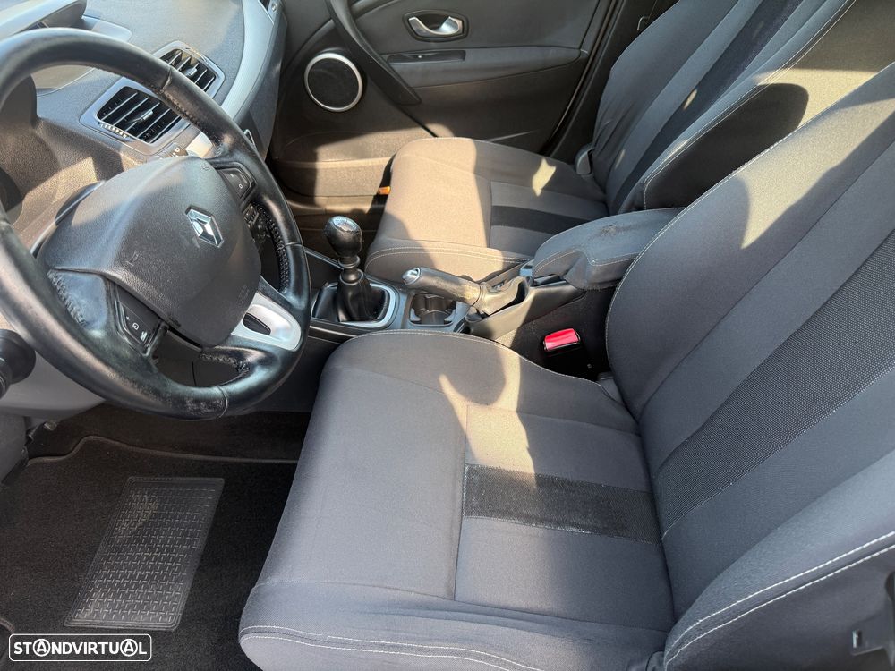 Renault Mégane Sport Tourer 1.5 dCi Emotion - 10