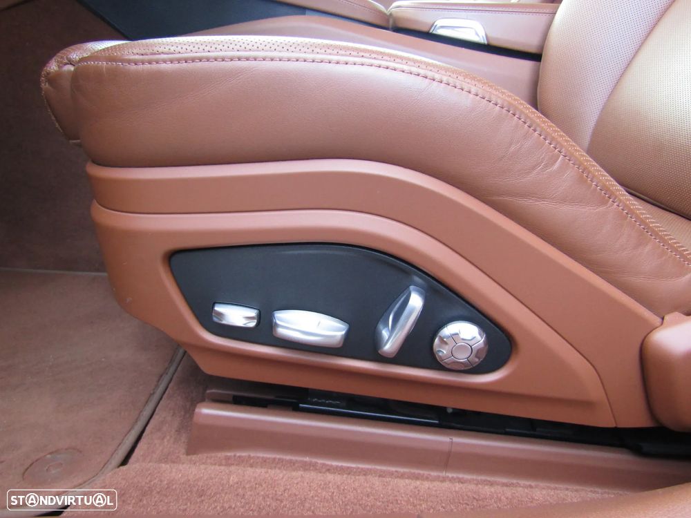 Porsche Panamera Sport Turismo 4 E-Hybrid - 15