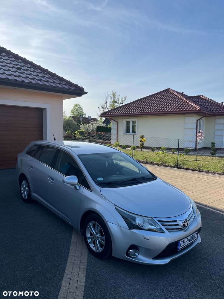 Toyota Avensis 2.0 D-4D Sol - 2