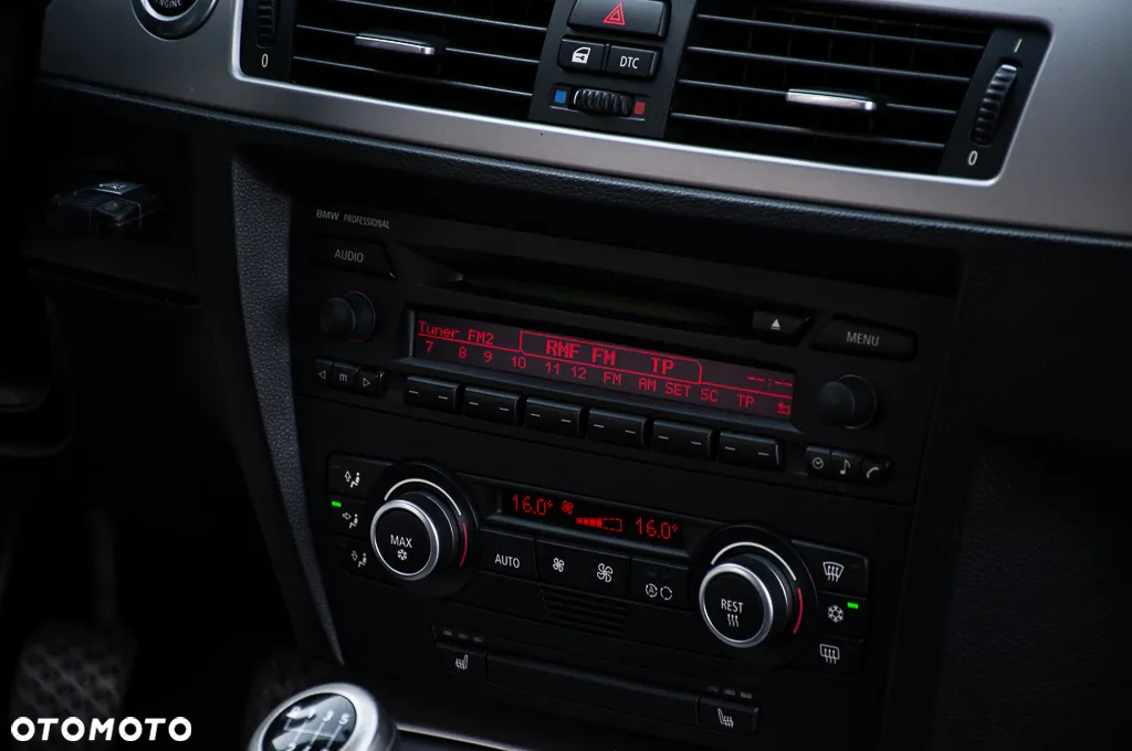 BMW Seria 3 318i Touring - 25