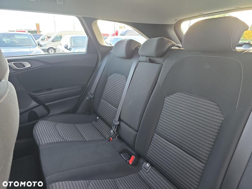 Kia Ceed - 16