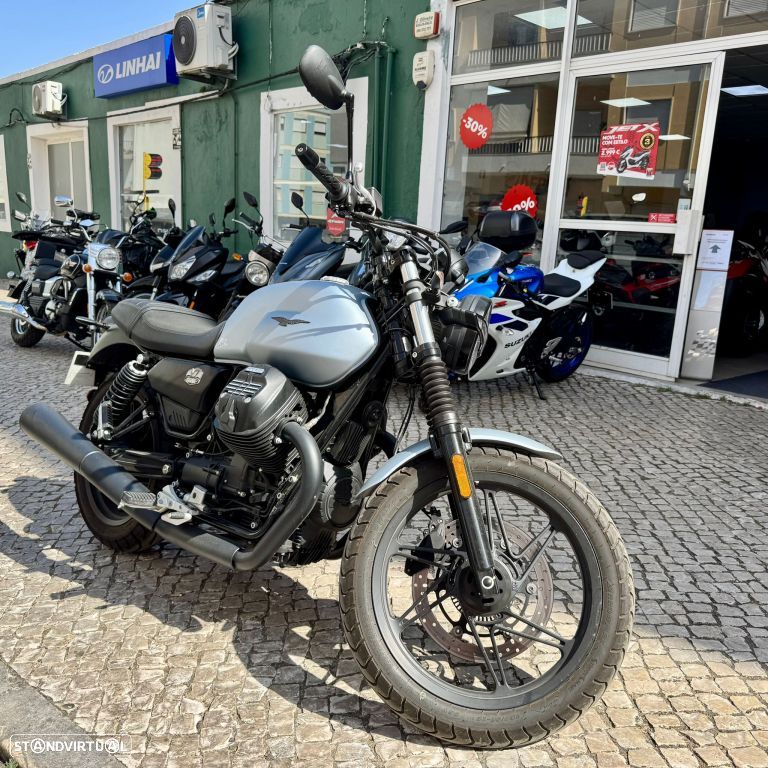 Moto Guzzi V7 Stone - 6