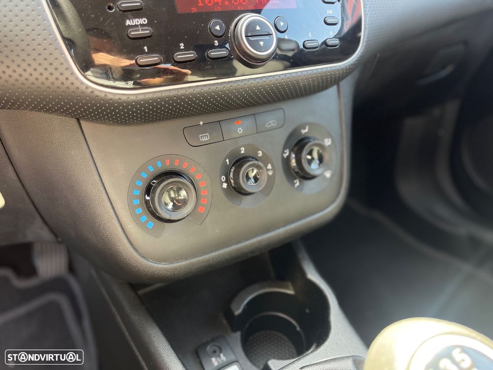 Fiat Punto 1.3 M-Jet Lounge S&S - 19