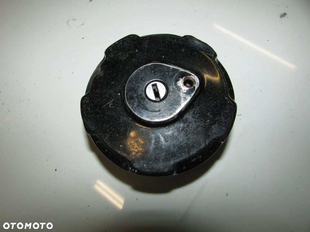 Honda XLV 750 RD01 korek paliwa baku - 1