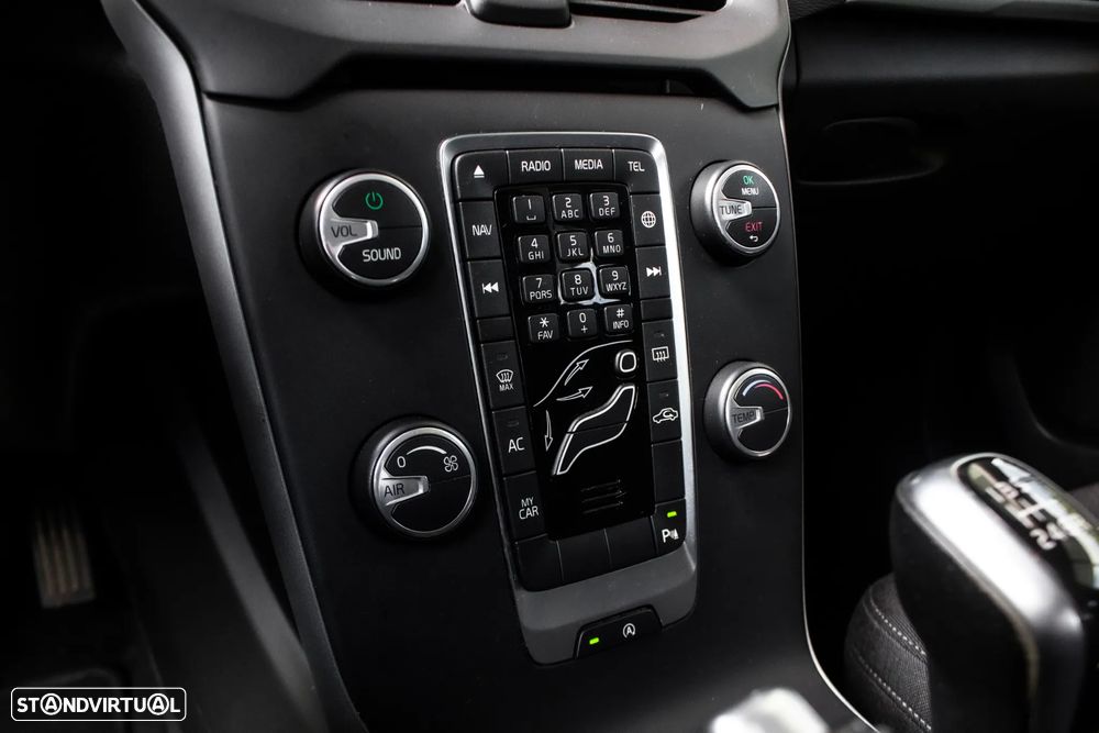 Volvo V40 D2 Kinetic - 19