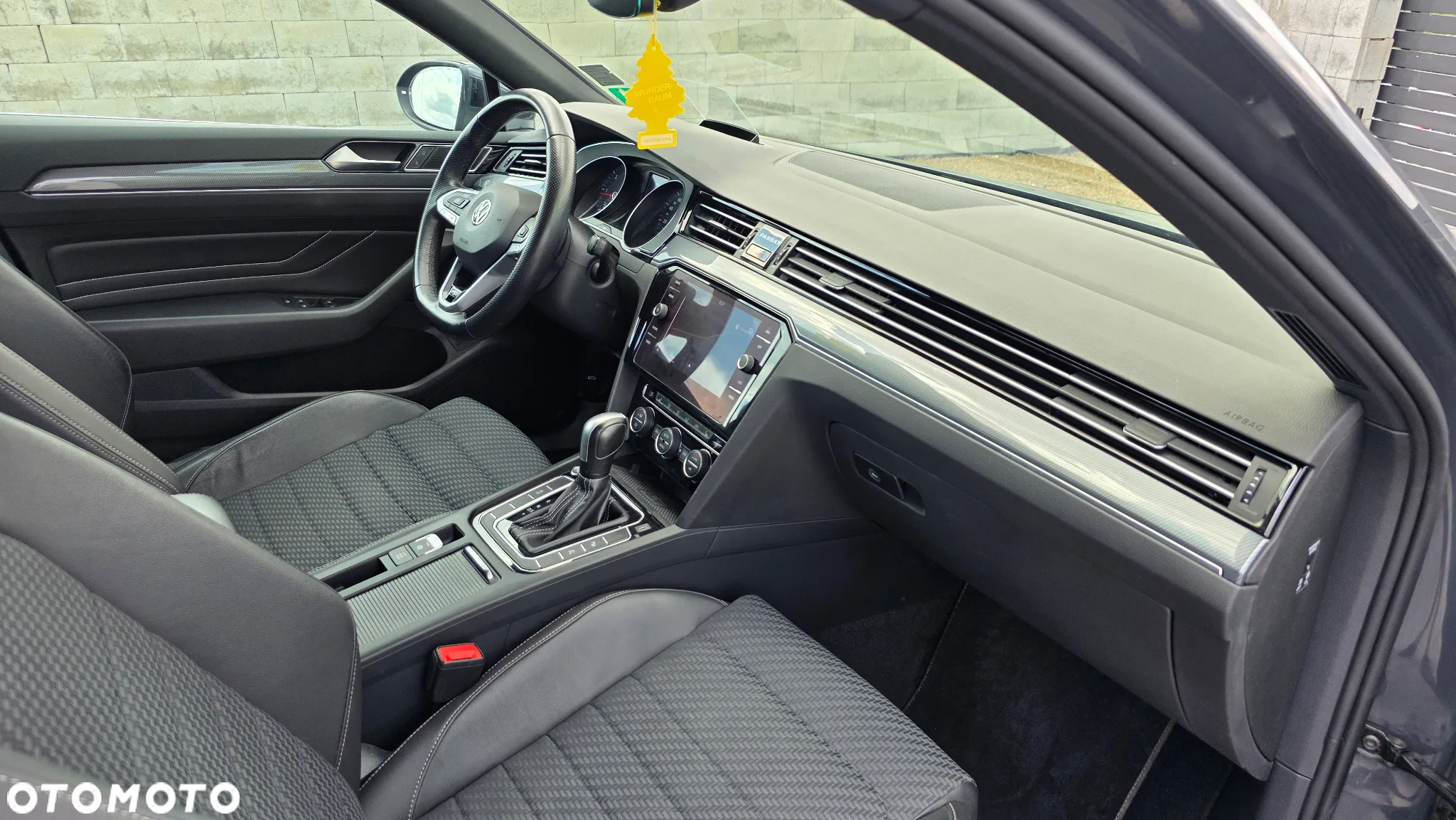 Volkswagen Passat Variant 2.0 TDI SCR DSG R-Line - 20