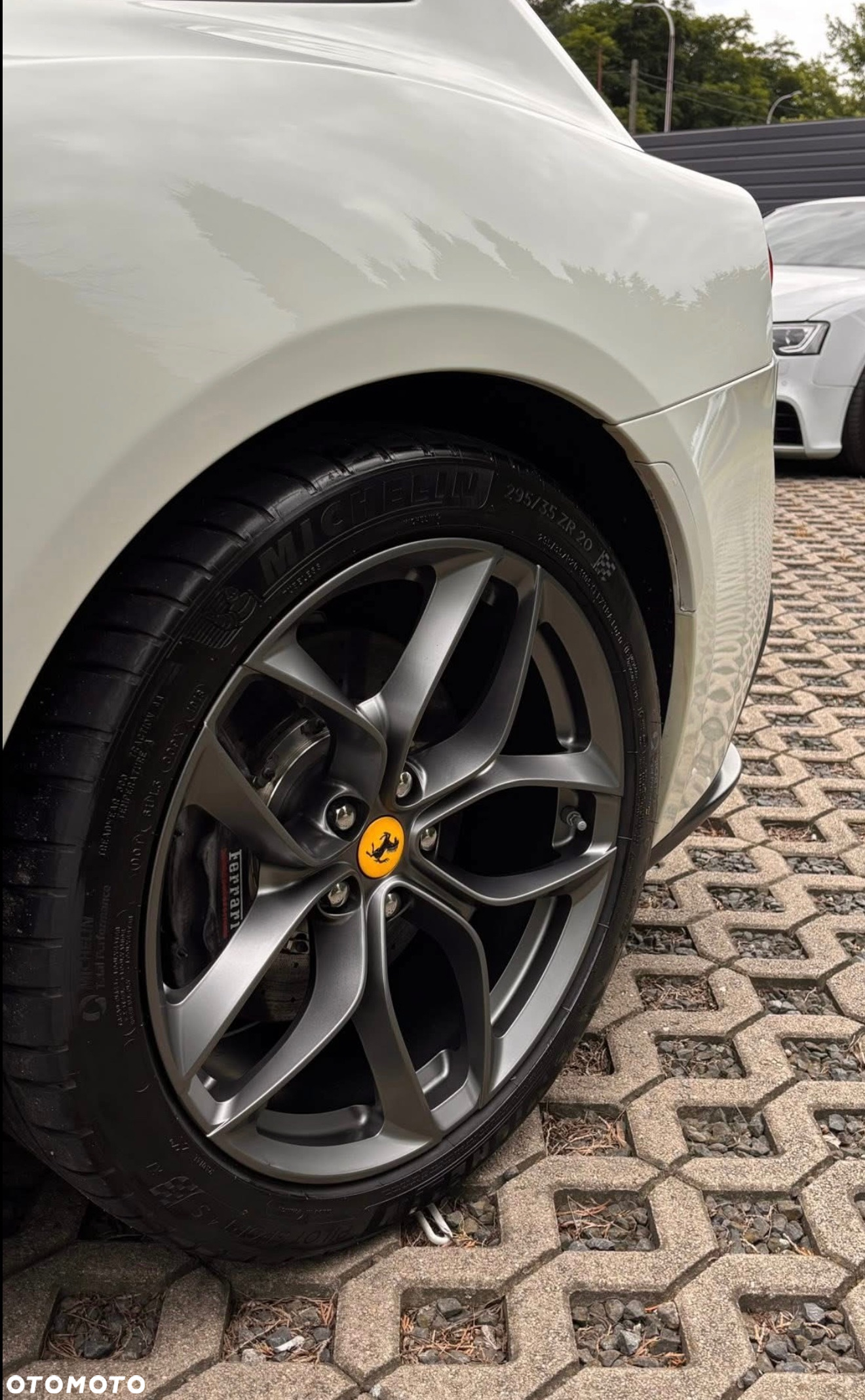 Ferrari GTC4Lusso - 5