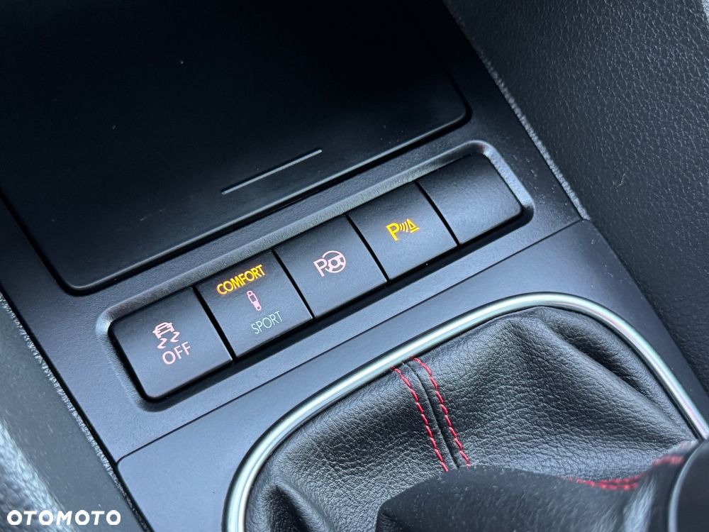 Volkswagen Golf 2.0 GTI adidas - 26