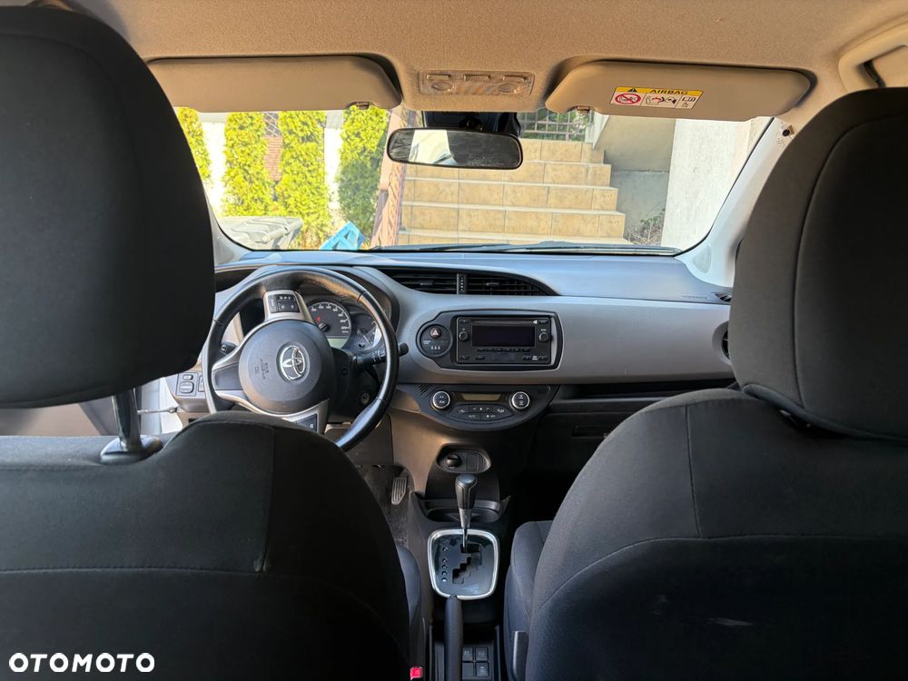 Toyota Yaris Hybrid 100 Active EU6 - 11