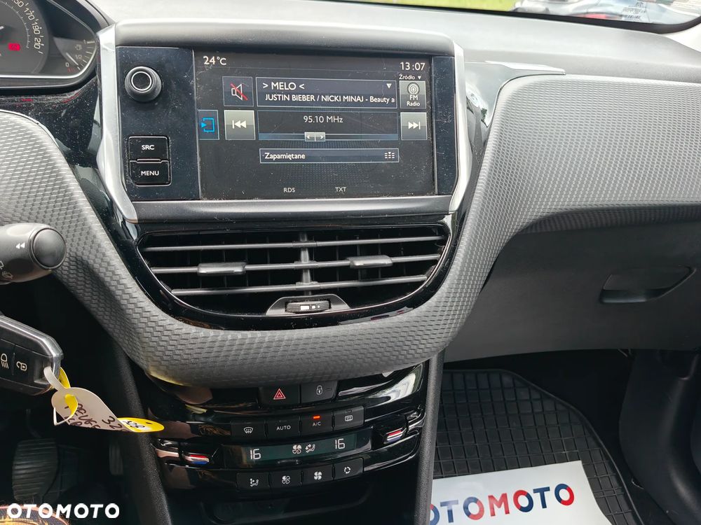 Peugeot 208 1.2 PureTech Style - 23