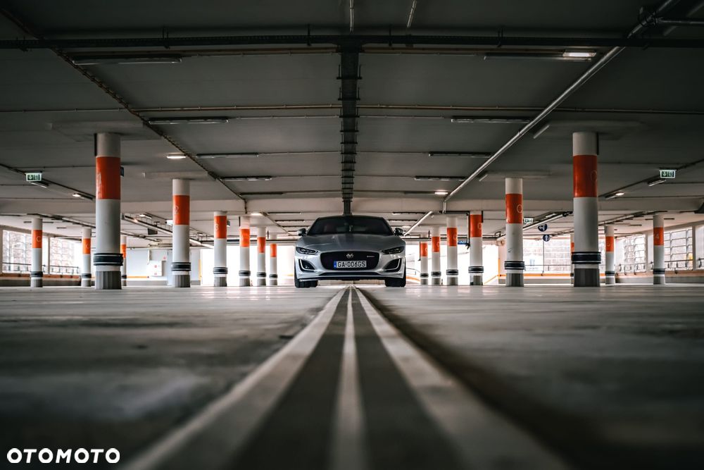 Jaguar F-Type 2.0 Turbo R-Dynamic - 11