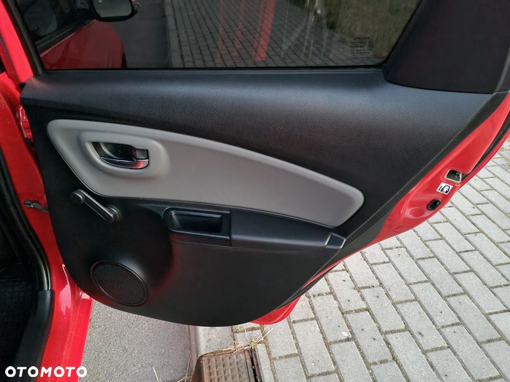Toyota Yaris 1.5 Dynamic CVT - 13