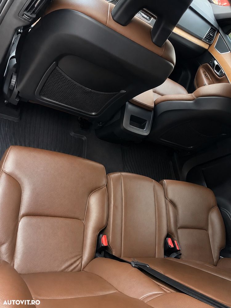 Volvo XC 90 B5 MHEV AWD 7 locuri Momentum Pro - 9