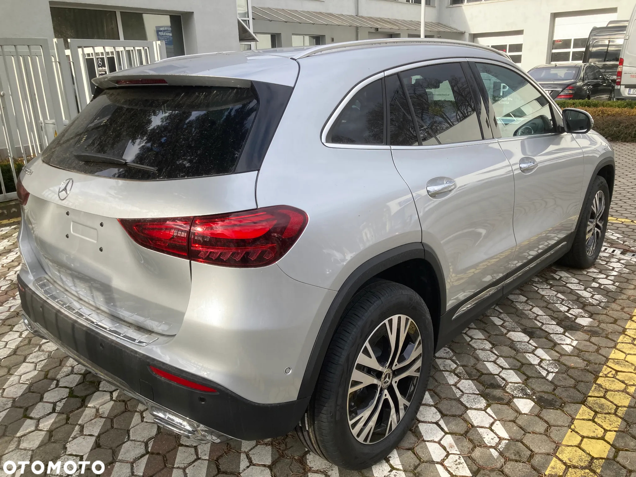 Mercedes-Benz GLA 200 d - 4
