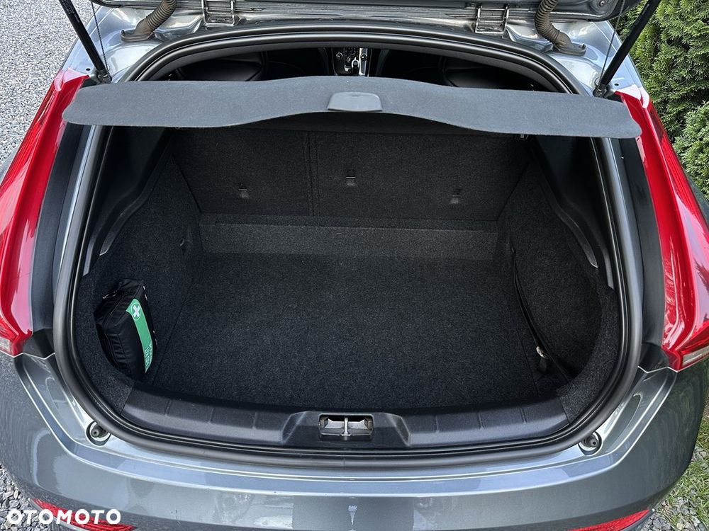 Volvo V40 D2 Drive-E R-Design Kinetic - 16