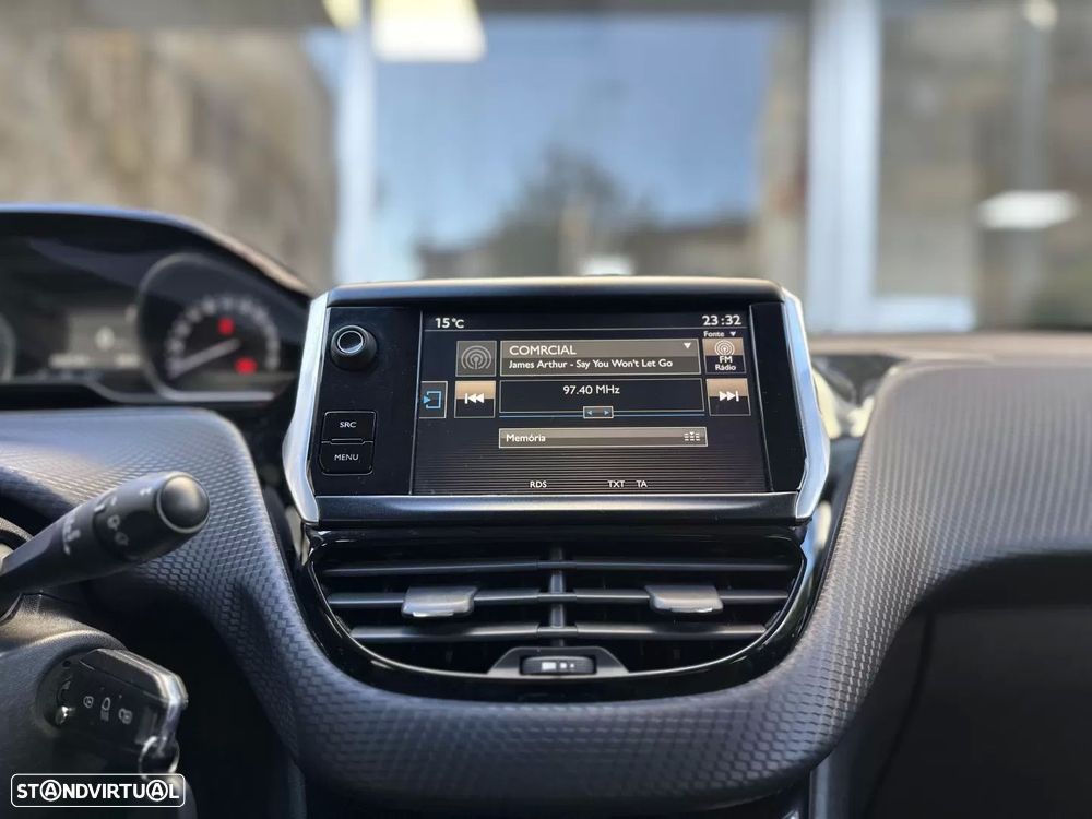 Peugeot 2008 1.2 PureTech Allure EAT6 - 20