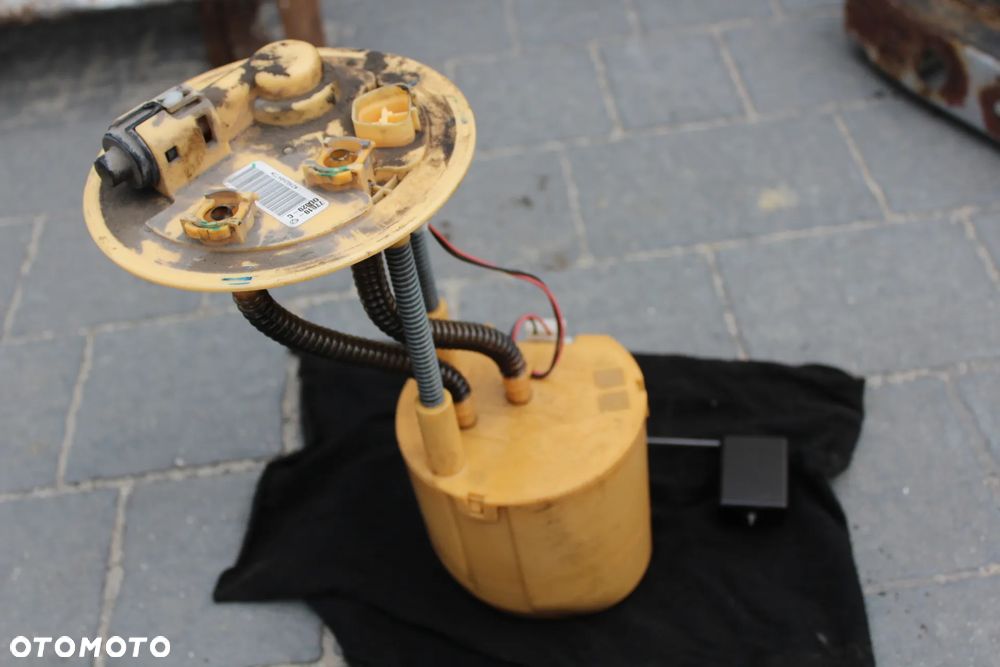 TOYOTA YARIS II 1.4 D4D KOSZ PŁYWAK CZUJNIK POZIOMU PALIWA 77010-0D020