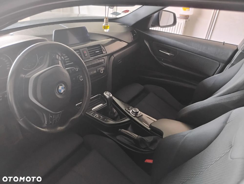 BMW Seria 3 318d - 15