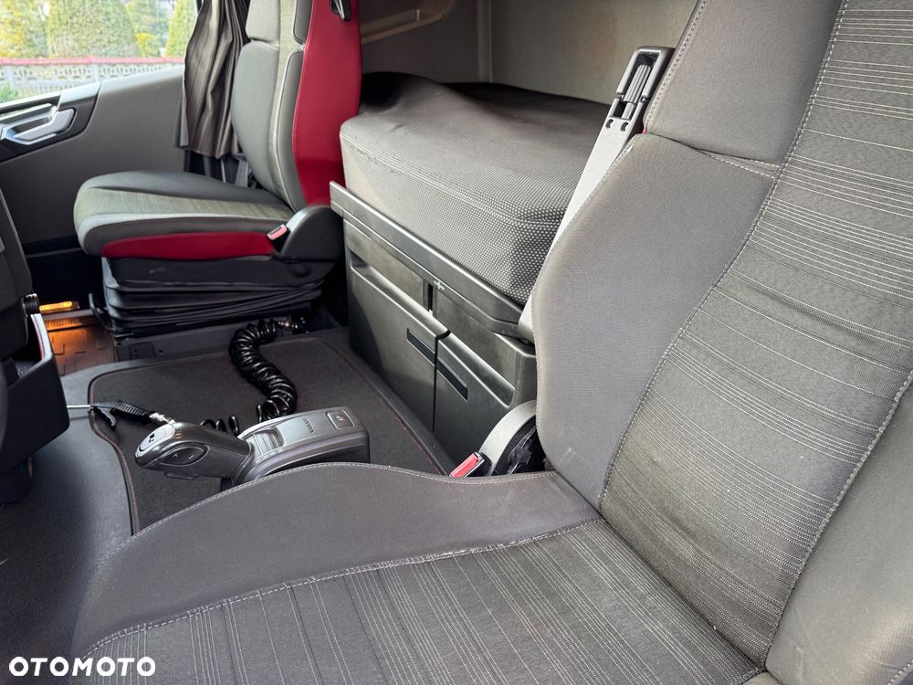 Volvo - 9