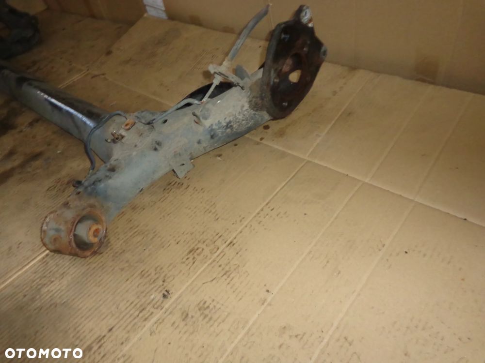 TOYOTA VERSO 09-18 belka tylnego zawieszenia - 2
