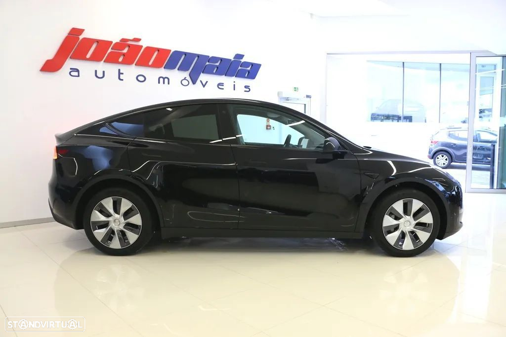 Tesla Model Y - 7
