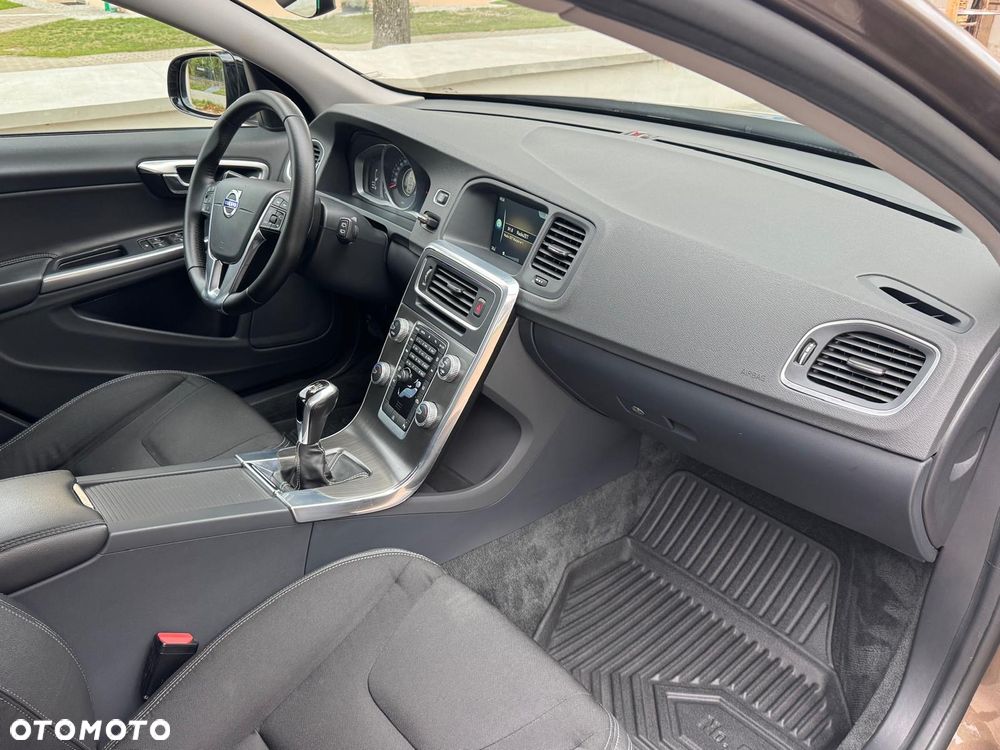 Volvo V60 Cross Country D3 Drive-E Momentum - 37