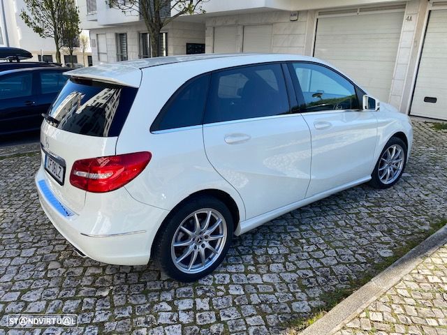 Mercedes-Benz B 180 d AMG Line - 4