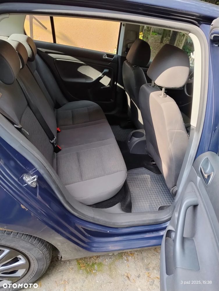 Volkswagen Golf - 6