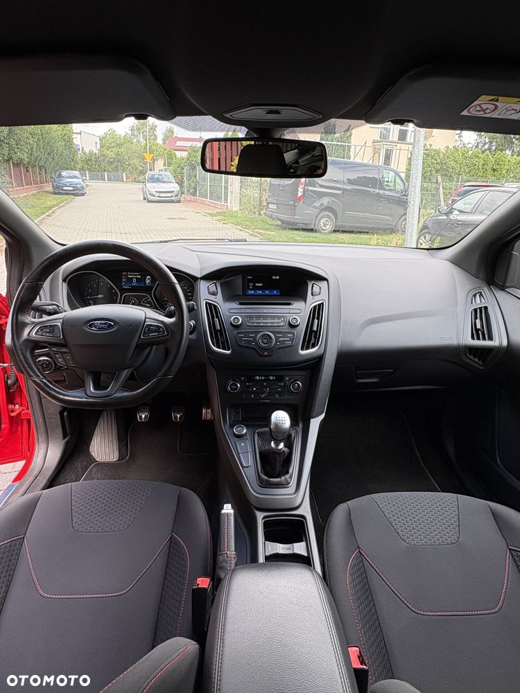 Ford Focus 1.5 EcoBoost ST-Line - 12