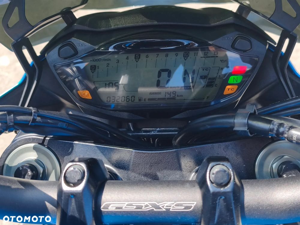 Suzuki GSX - 16