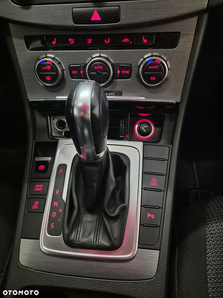 Volkswagen Passat 2.0 TDI DPF DSG Comfortline - 19