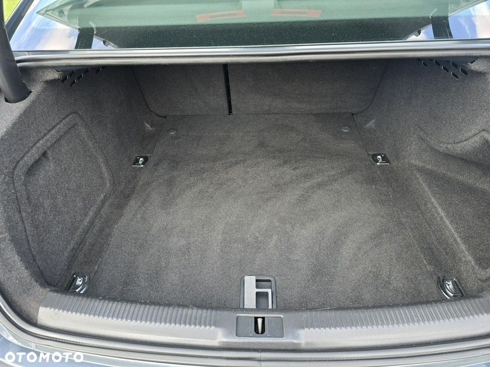 Audi A4 Limousine - 21