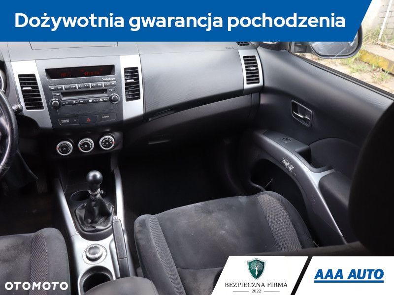 Mitsubishi Outlander - 10