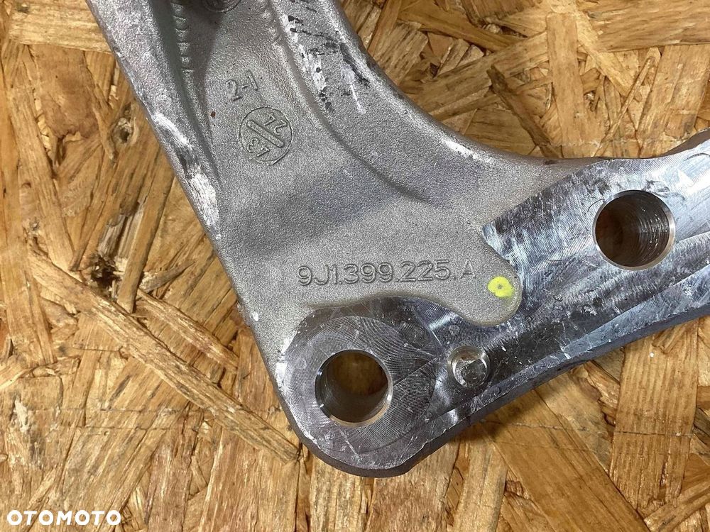 Porsche Taycan 4S 9J1 2022 mocowanie wspornik łapa silnika 9j1399225a - 4