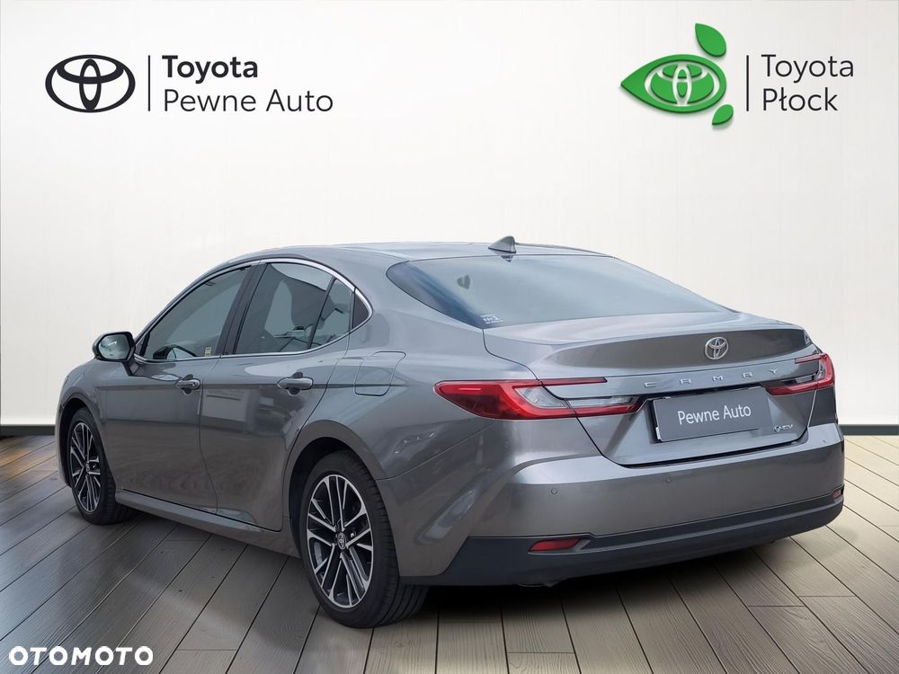 Toyota Camry - 4