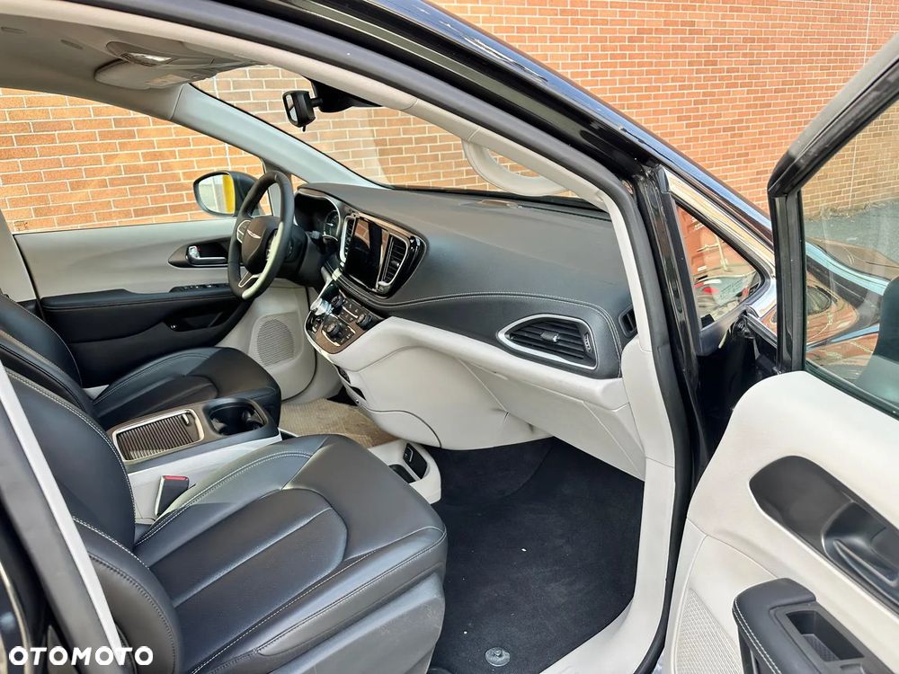 Chrysler Pacifica - 13